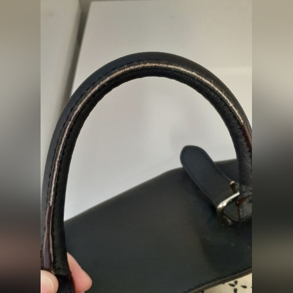 Medium sized Kate Spade black bag with crossbody strap - Picture 9 of 13